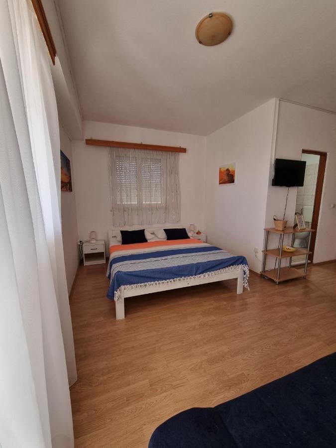 Apartments Vanja Skara Biograd Biograd Na Moru Exterior photo